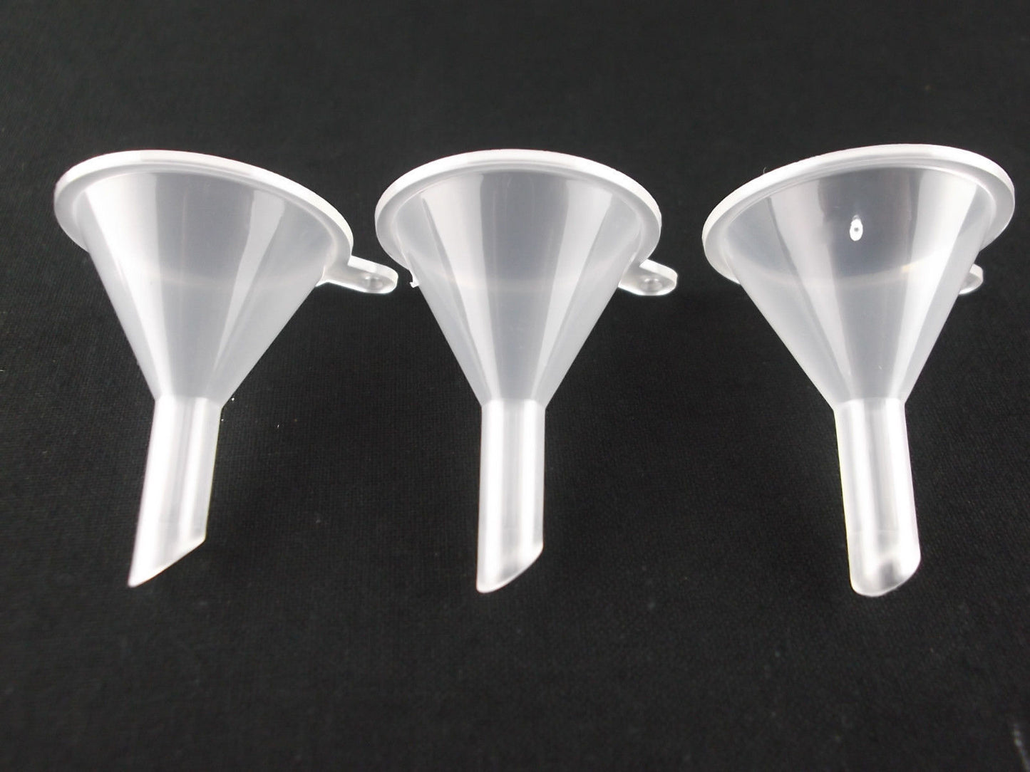 US 10~30pcs Small Plastic Perfume Diffuser Bottle Mini Liquid Oil Funnels Lab
