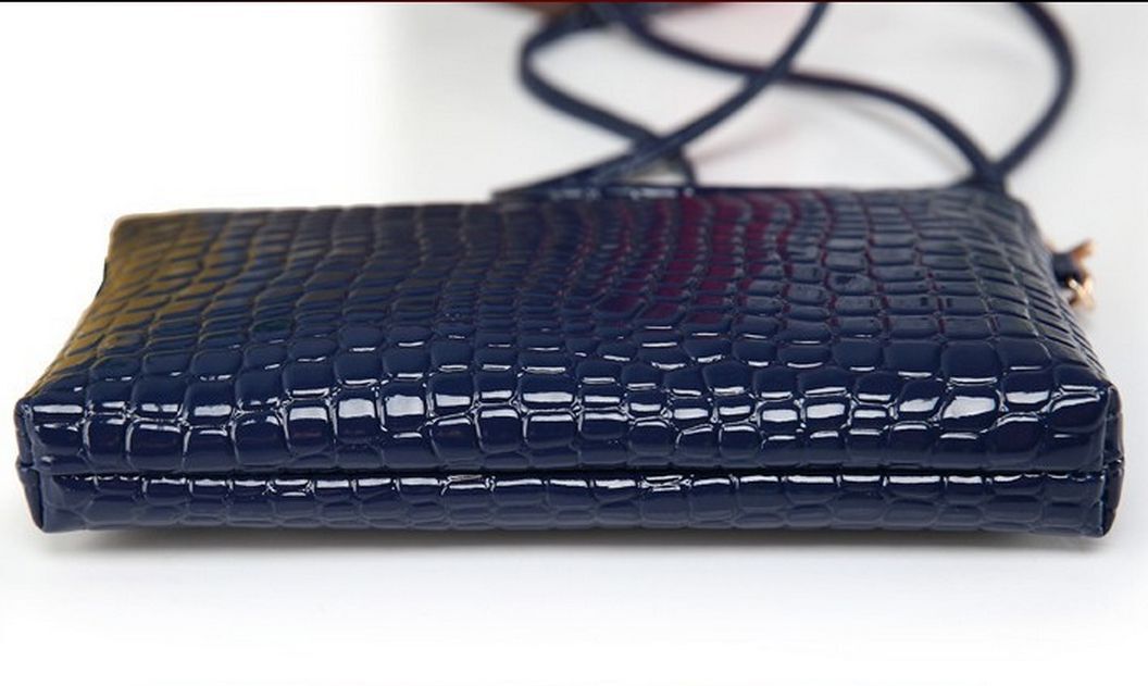 Crocodile/Stone Pattern Envelope Synthetic Leather Clutch Wrist/Shoulder Bag
