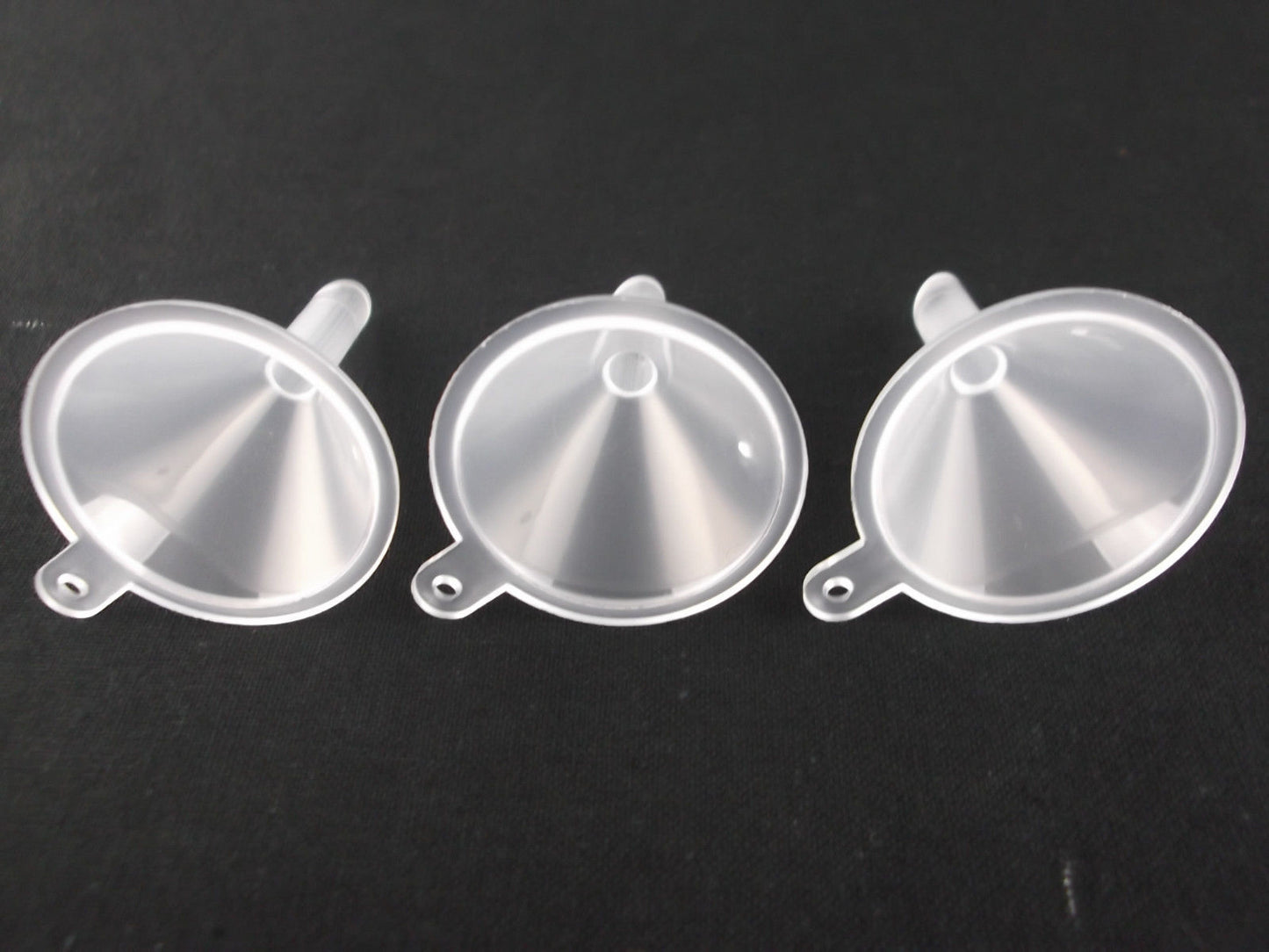 US 10~30pcs Small Plastic Perfume Diffuser Bottle Mini Liquid Oil Funnels Lab