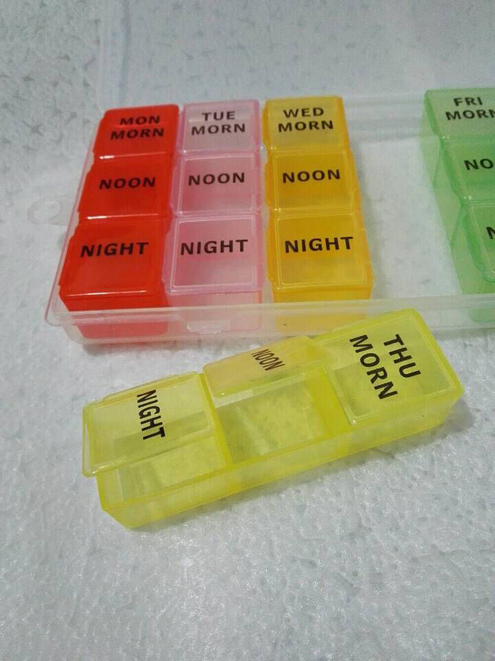US 7 Day 28 Hole Medicine Pill Week Tablet Sort Organizer Storage Container Case