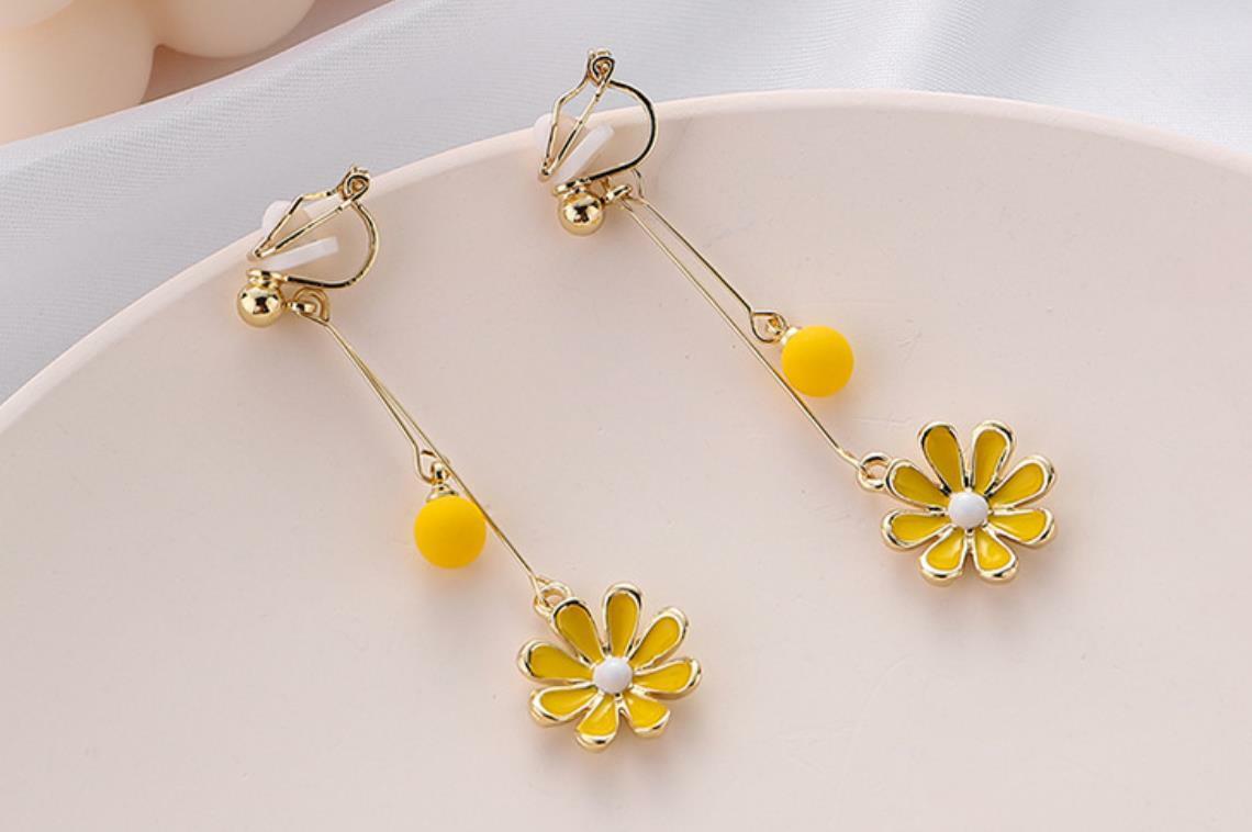 US Pom Pom Flower Balloon Daisy Vintage Heart Cat Star Fruit Earrings /Ear Clips